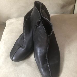 Attilio Giusti Leombruni Black Ankle Booties